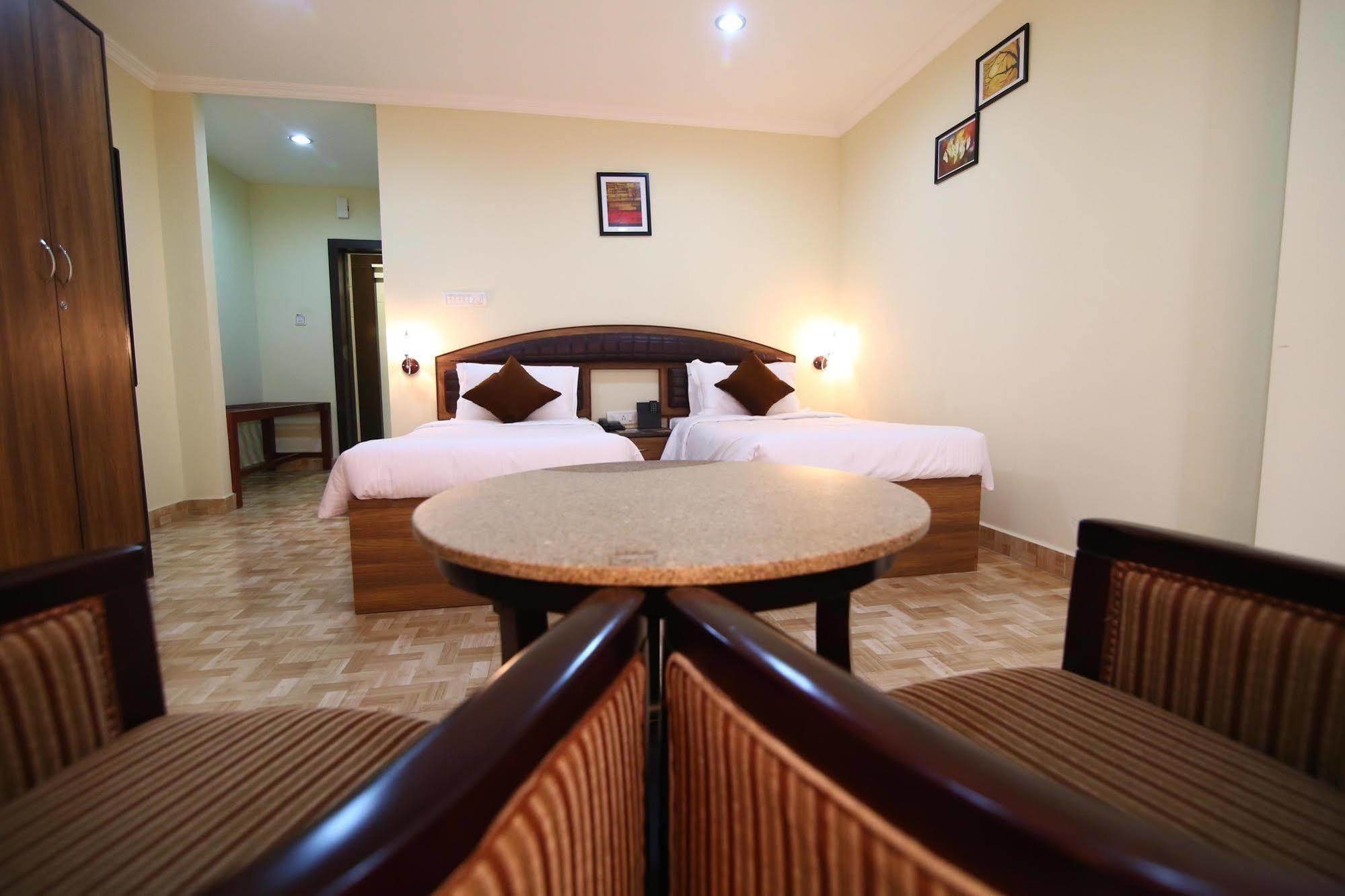Hotel Southern Residency Kelambākkam Exterior foto