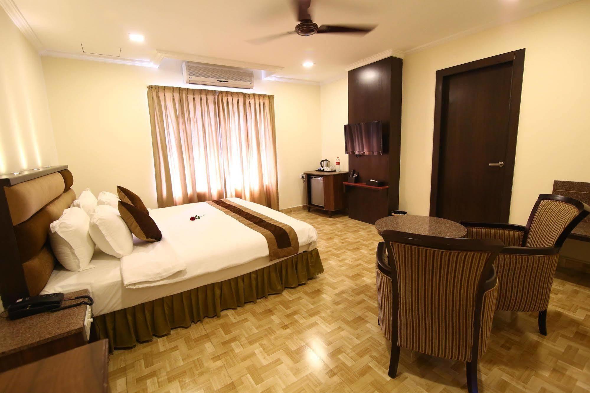 Hotel Southern Residency Kelambākkam Exterior foto